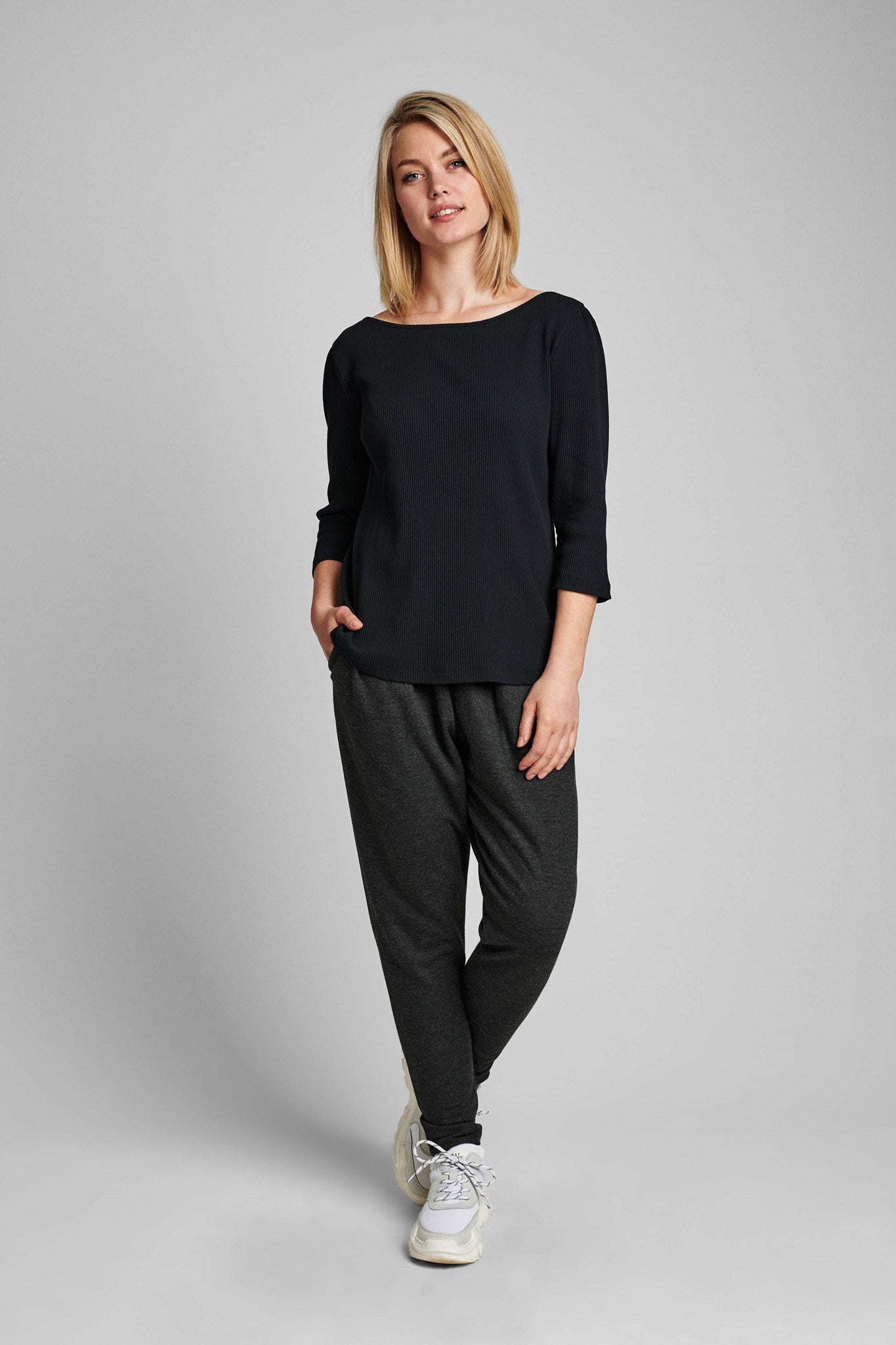 700319-0000_3.jpg